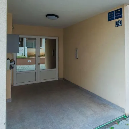Apartman Ostrog * Kaštela